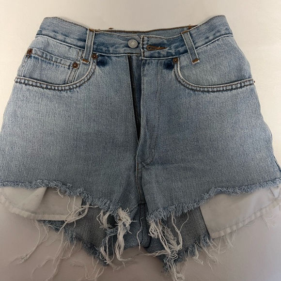 Vintage Levi’s Denim Shorts - Picture 2 of 2